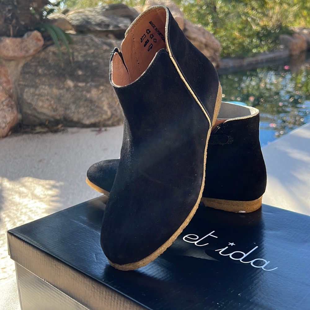 Emile et Ida Girls Black Suede Booties Size 34